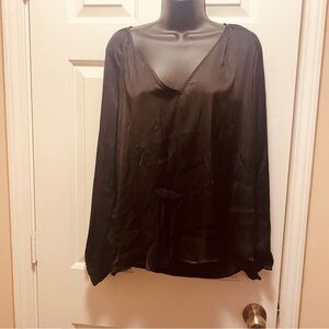 Sincerely Jules NWT Black Satin V Neck Blouse Size Large